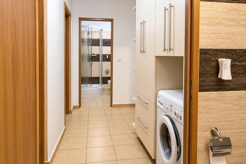 Apartament cu 3 camere decomandat în Dâmbovița