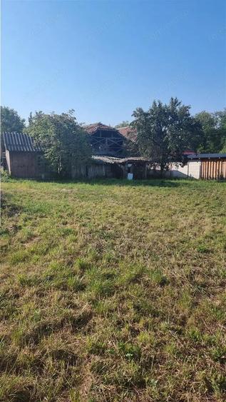 Casa cu 1180mp teren in comuna Bunesti - 2