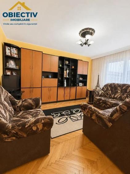 Apartament cu 3 camere decomandat în Precista