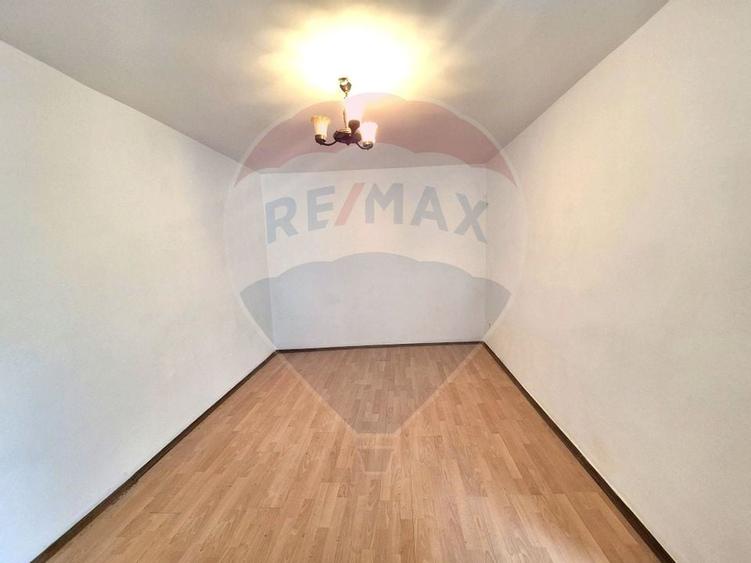 Casa de vanzare pretabila locuinta sau afacere | 13 Septembrie - 3