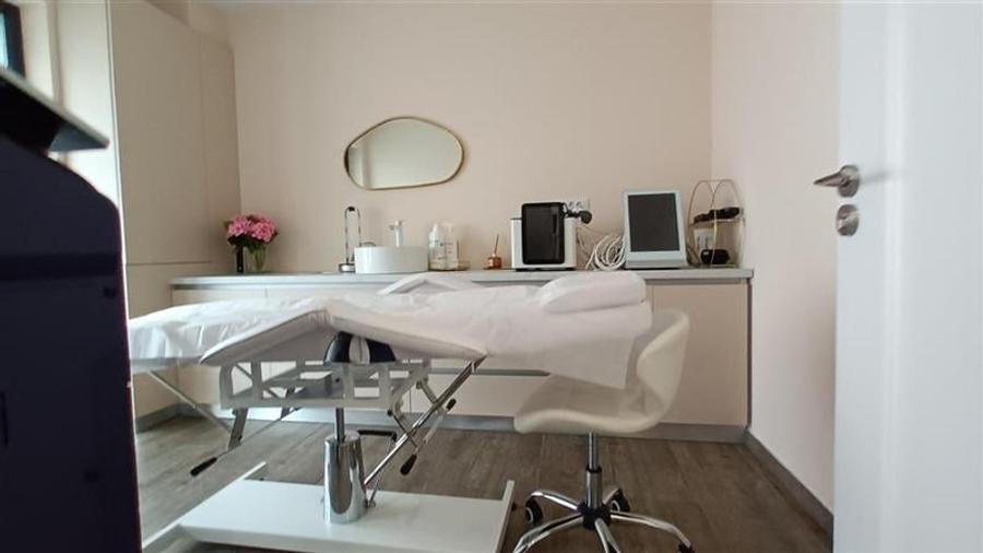 Spatiu 100 mp,ideal cabinete medicale,3 cai de acces,curent trifazic,Tractorul,B - 4