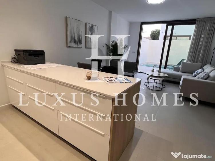 O casa mare, cu terasa, piscina ?i terasa pe acoperi?, situata aproape de mare - 15