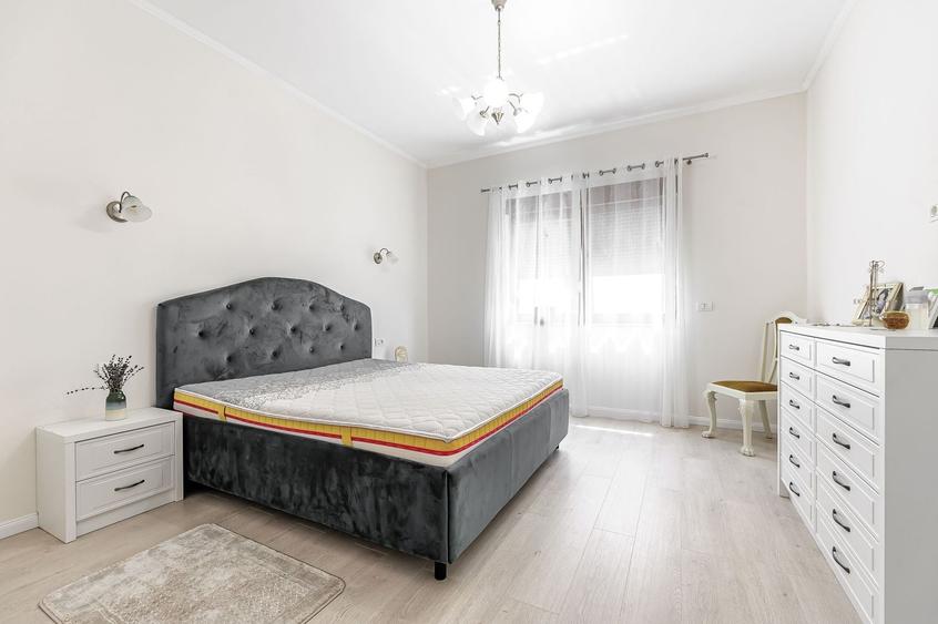 Casă individuală cu 4 camere cu Canalizare în Aradul Nou