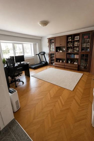 Apartament cu 3 camere decomandat în Craiovei