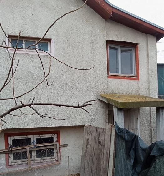 Casă cu 2 camere cu Teren 300 Mp în Central