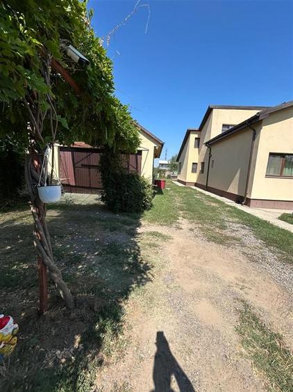 Casă individuală cu 5 camere cu Canalizare în Lacu Sărat
