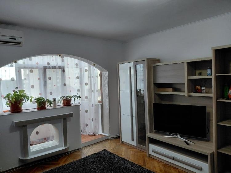 Apartament cu 2 camere semidecomandat, mobilat în 9 Mai