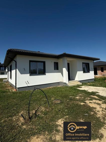 Casă cu 4 camere cu Teren 500 Mp în Recea
