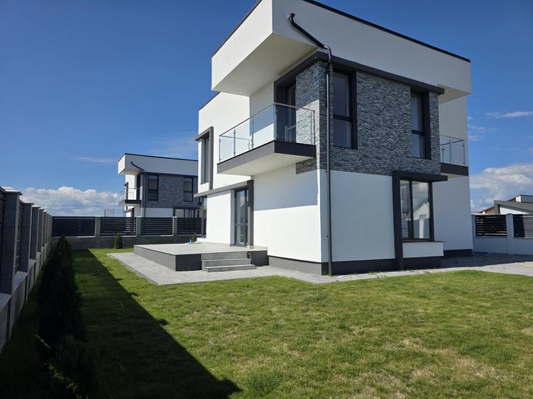 Casă individuală cu 4 camere cu Canalizare în Sânpetru