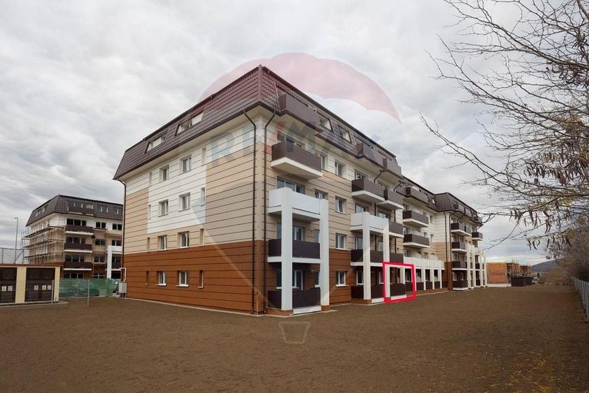 Apartament cu 2 camere semidecomandat în Sânpetru