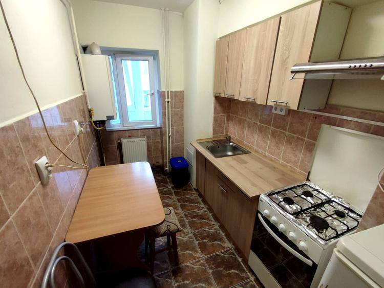 Garsonieră decomandată, mobilată în Nicolina