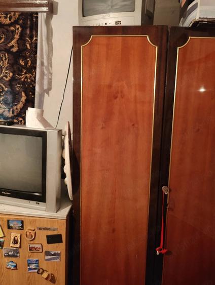 Casă cu 2 camere cu Teren 1800 Mp în Central