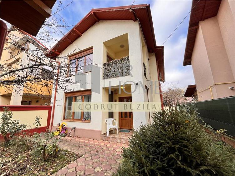 Casă individuală cu 5 camere cu Teren 300 Mp în Sud