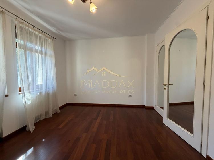 Casă individuală cu 4 camere decomandat cu Canalizare în Capitale