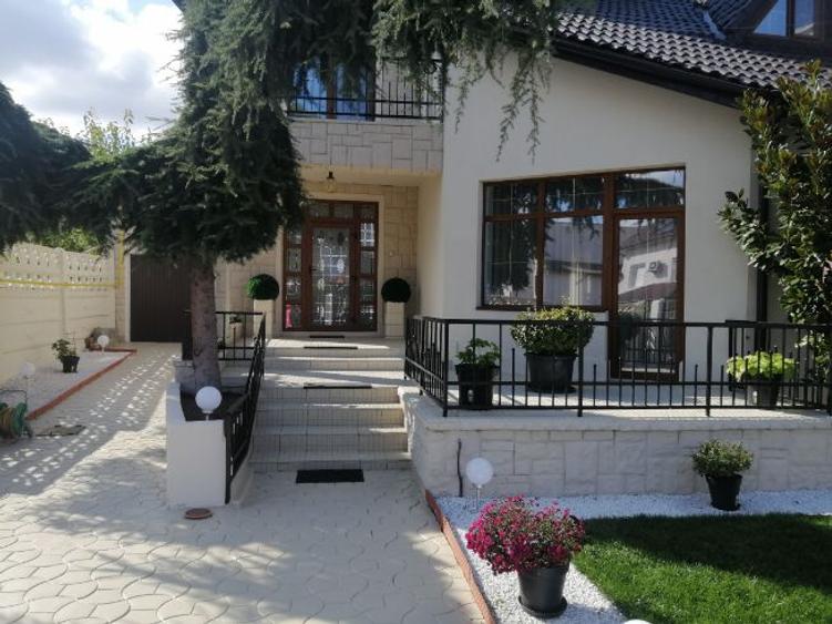Casă individuală cu 6 camere cu Teren 473 Mp în Ovidiu