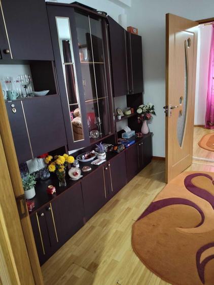 Inchiriez apartament cu 2 camere - 1