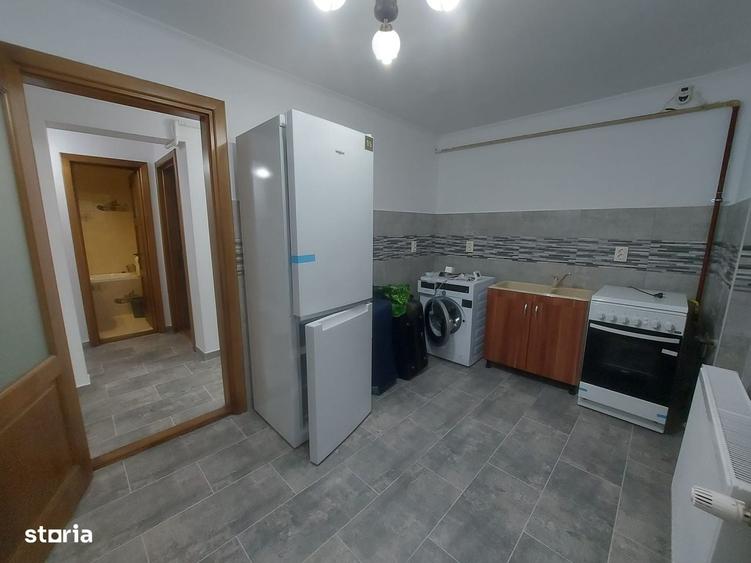 Apartament cu 3 camere decomandat în Micro 6