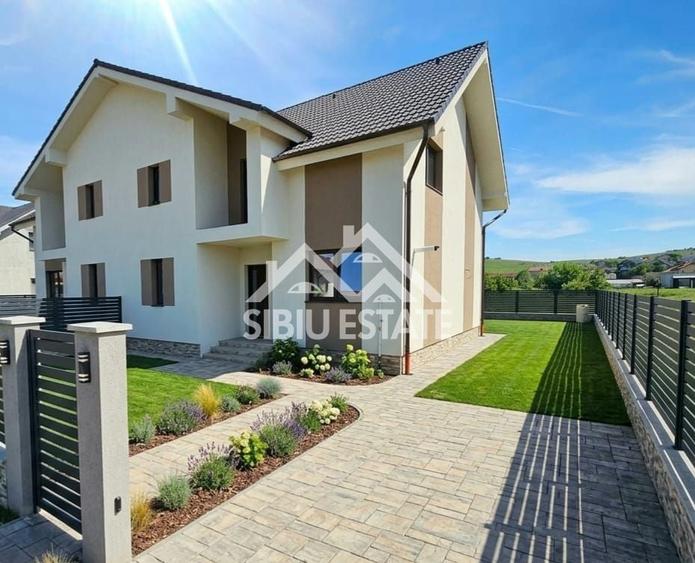 Duplex cu 4 camere cu Canalizare în Șura Mare