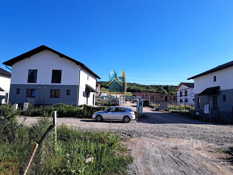 Duplex cu 3 camere cu Canalizare în Livezeni
