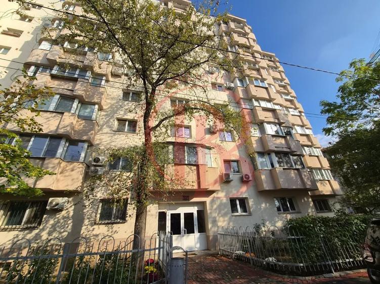 Apartament cu 3 camere decomandat, mobilat în Vitan