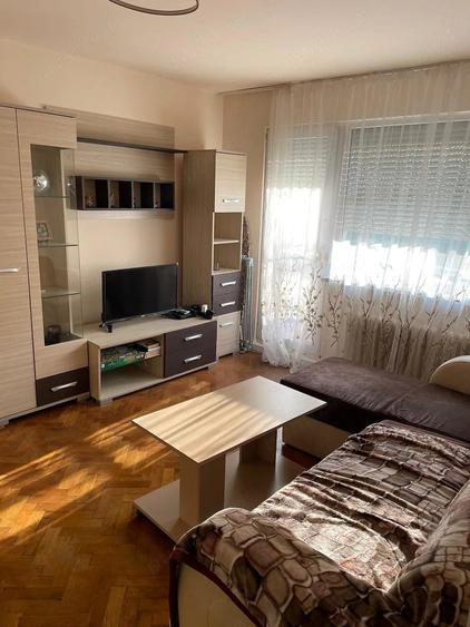 Apartament cu 3 camere semidecomandat în Central