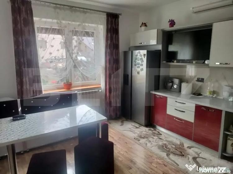 Casă cu 8 camere cu Teren 488 Mp în Marginea