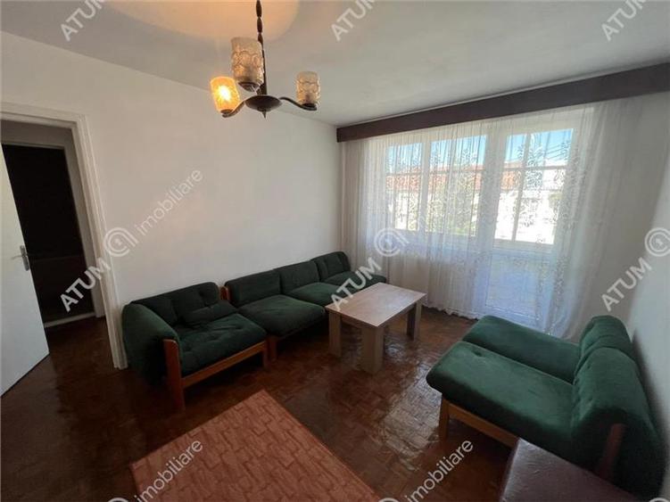 Apartament cu 3 camere semidecomandat, mobilat în Central