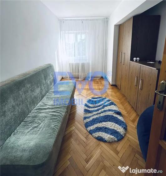 Apartament cu 3 camere decomandat în Gară