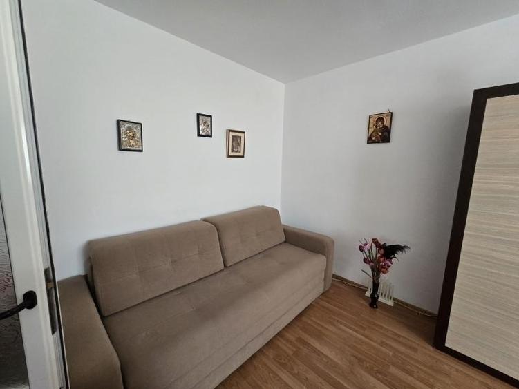 Apartament cu 3 camere decomandat, mobilat în Târgu Cucu