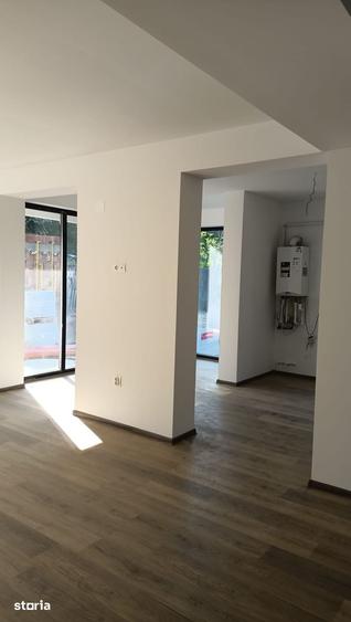 Casă cu 3 camere cu Teren 400 Mp în Budeasa