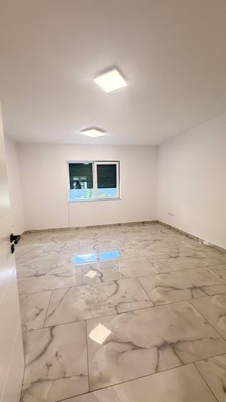 Casă cu 2 camere cu Canalizare în Central