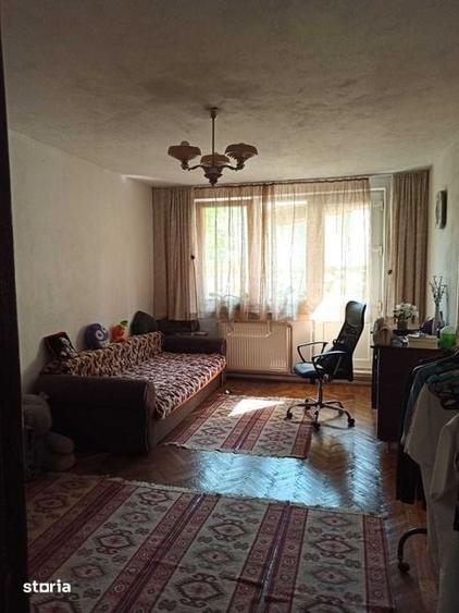 Apartament cu 3 camere semidecomandat în Central