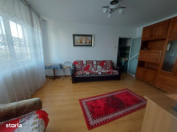 Apartament cu 3 camere nedecomandat în Micro 11