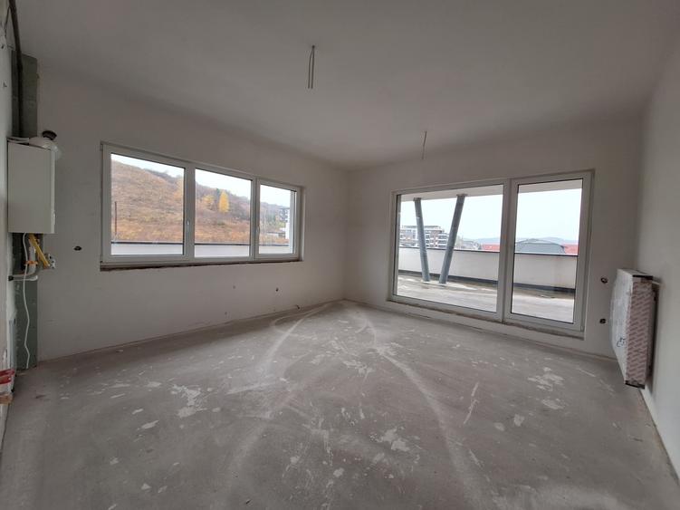 Apartament cu 3 camere semidecomandat în Florești