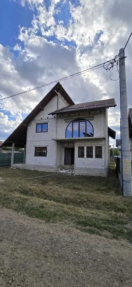 Casă cu 4 camere în Central