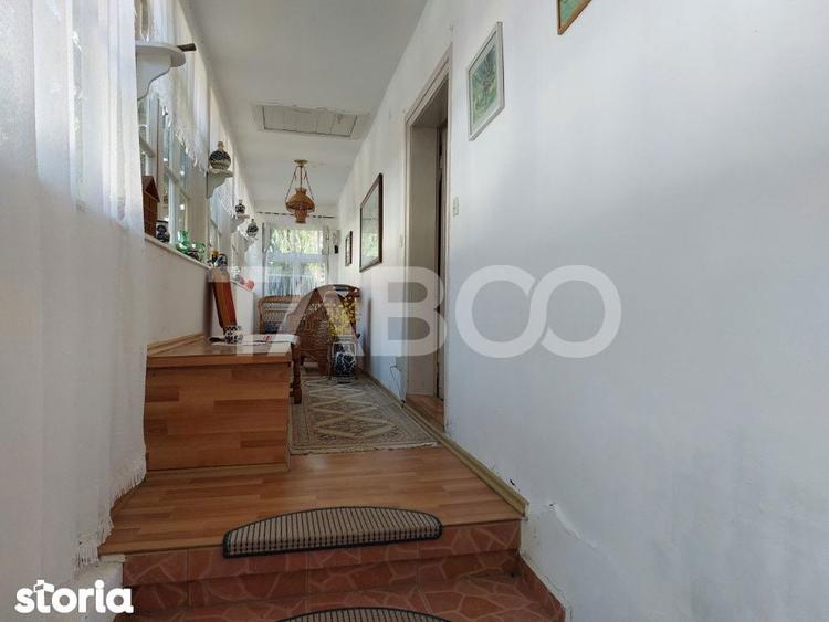 Casa de vanzare cu 2 apartamente separate si teren 500 mp Cisnadioara - 1