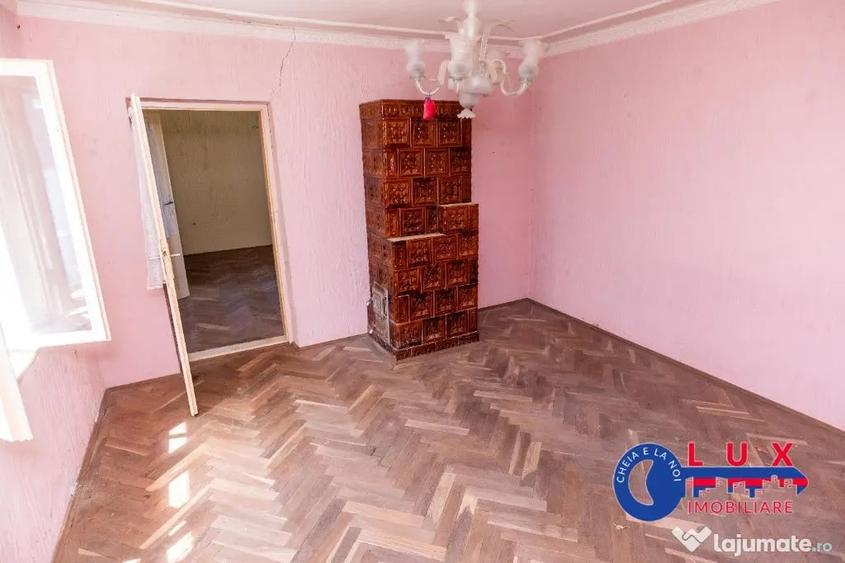 Casă cu 7 camere cu Teren 425 Mp în Păcii