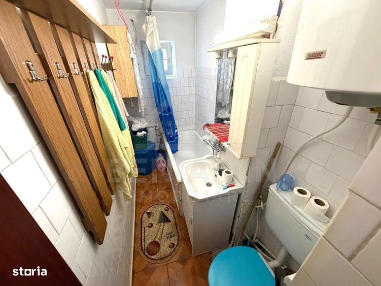 Apartament cu 3 camere semidecomandat în Craiovița Nouă