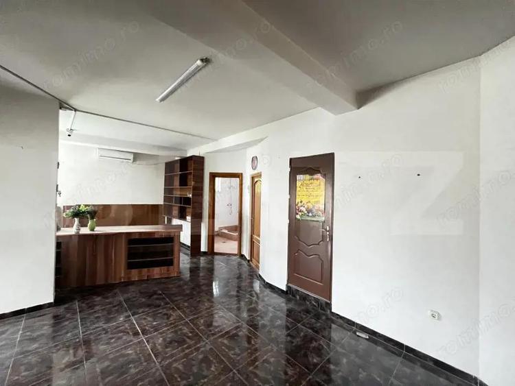 Casa de vanzare in Lazuri, ideala si pentru investitii - 11