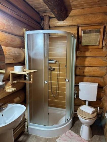 FILM! Resedinte montane,mobilate,echipate, jacuzzi,piscina,pretios areal,Sambata - 7