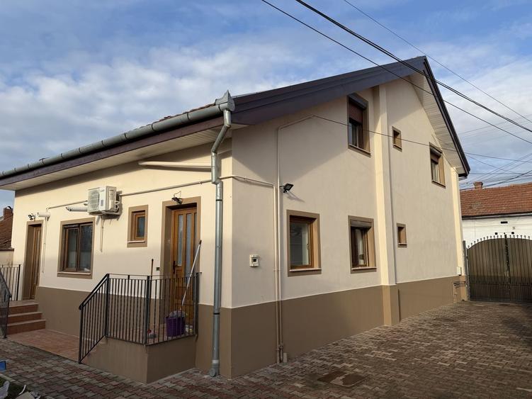 Complex rezidential 4 apartamente cu 3 cam zona centrala investitie, locuit - 1