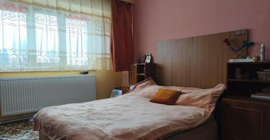 Apartament 4 camere in Simeria, zona 1 Decembrie, et 1 - 8