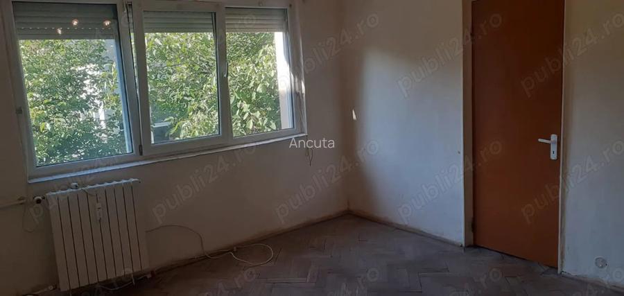 Vand apartament 2 camere semidecomandat Vand apartament 2 camere semidecomandat