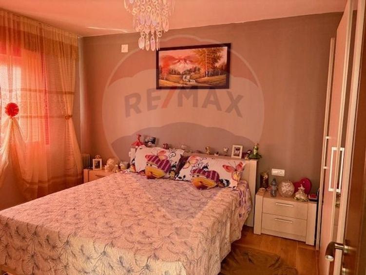 Casă / Vilă cu 5 camere de v&acirc;nzare - 11