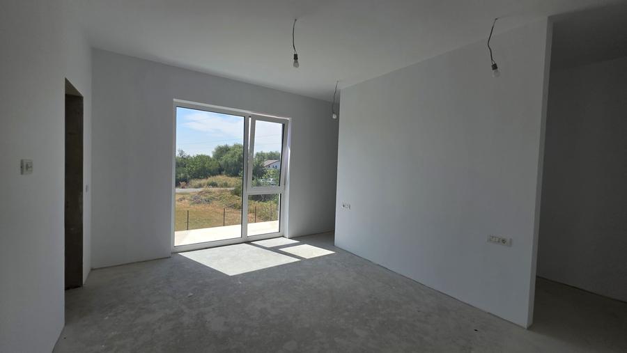 Duplex cu 5 camere cu Canalizare în Dumbrăvița