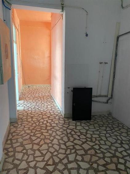 Inchiriez Spatiu comercial cu vitrina mare. - 10