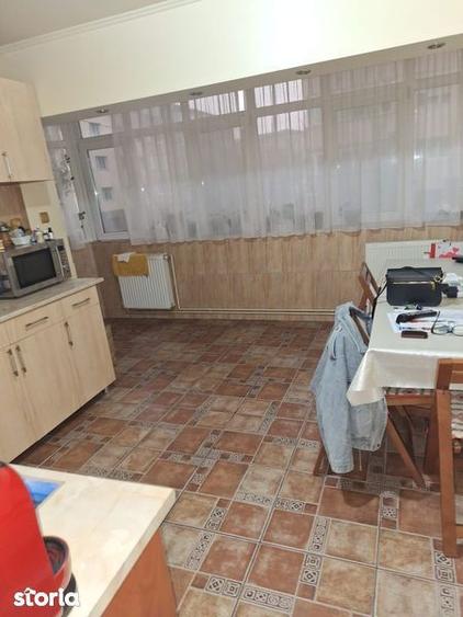 Inchiriez apartament 3 camere - 1