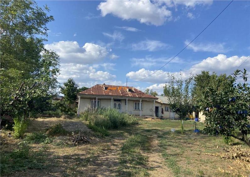 Casa cu teren intravilan in Suraia ,situata in zona centrala - 5