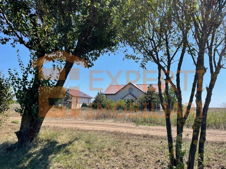 Teren intravilan de vanzare  situat in zona COSTINESTI langa soseaua DC.6 - 9