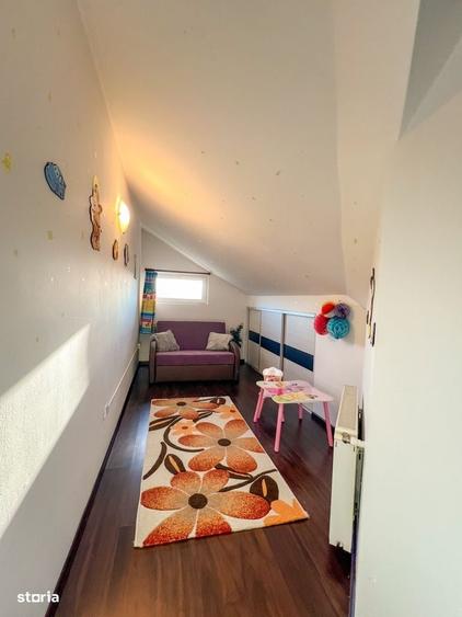 Apartament cu 4 camere semidecomandat în Florești